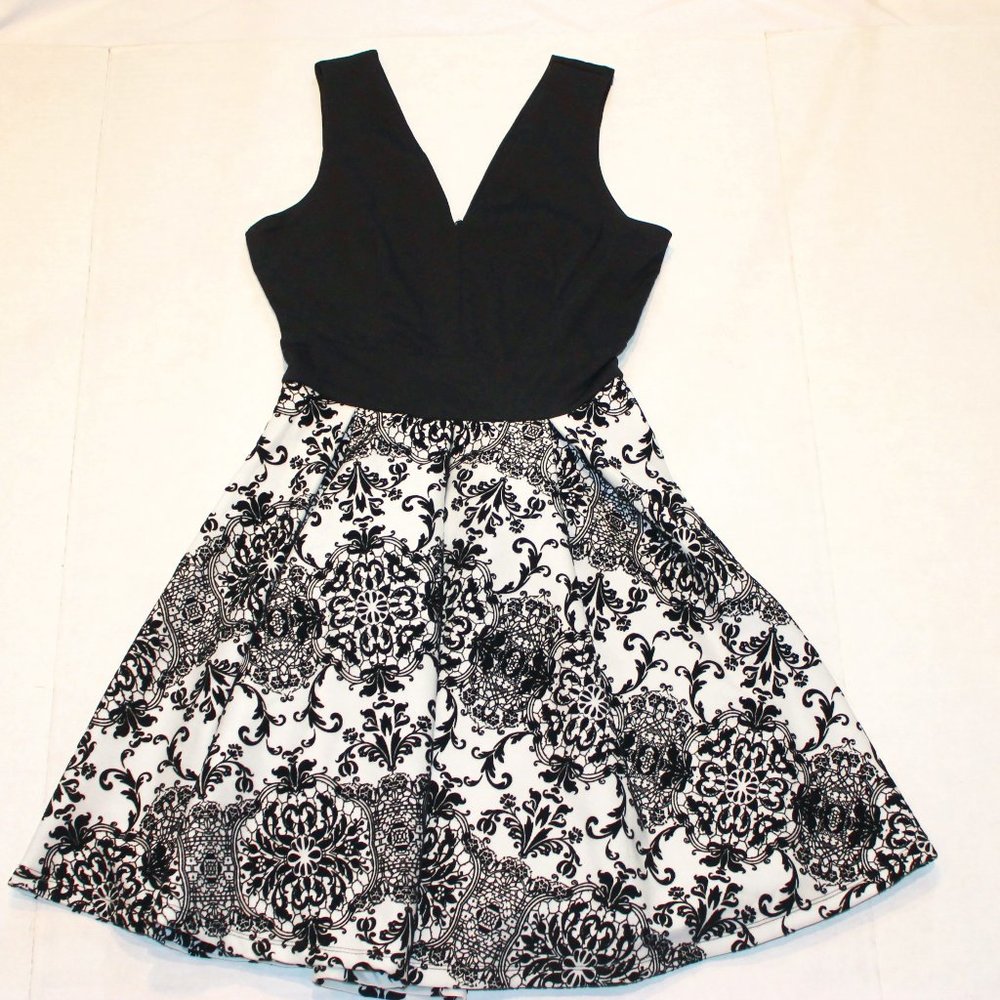 Haute Monde Dress, Juniors Small, EUC, Black & White